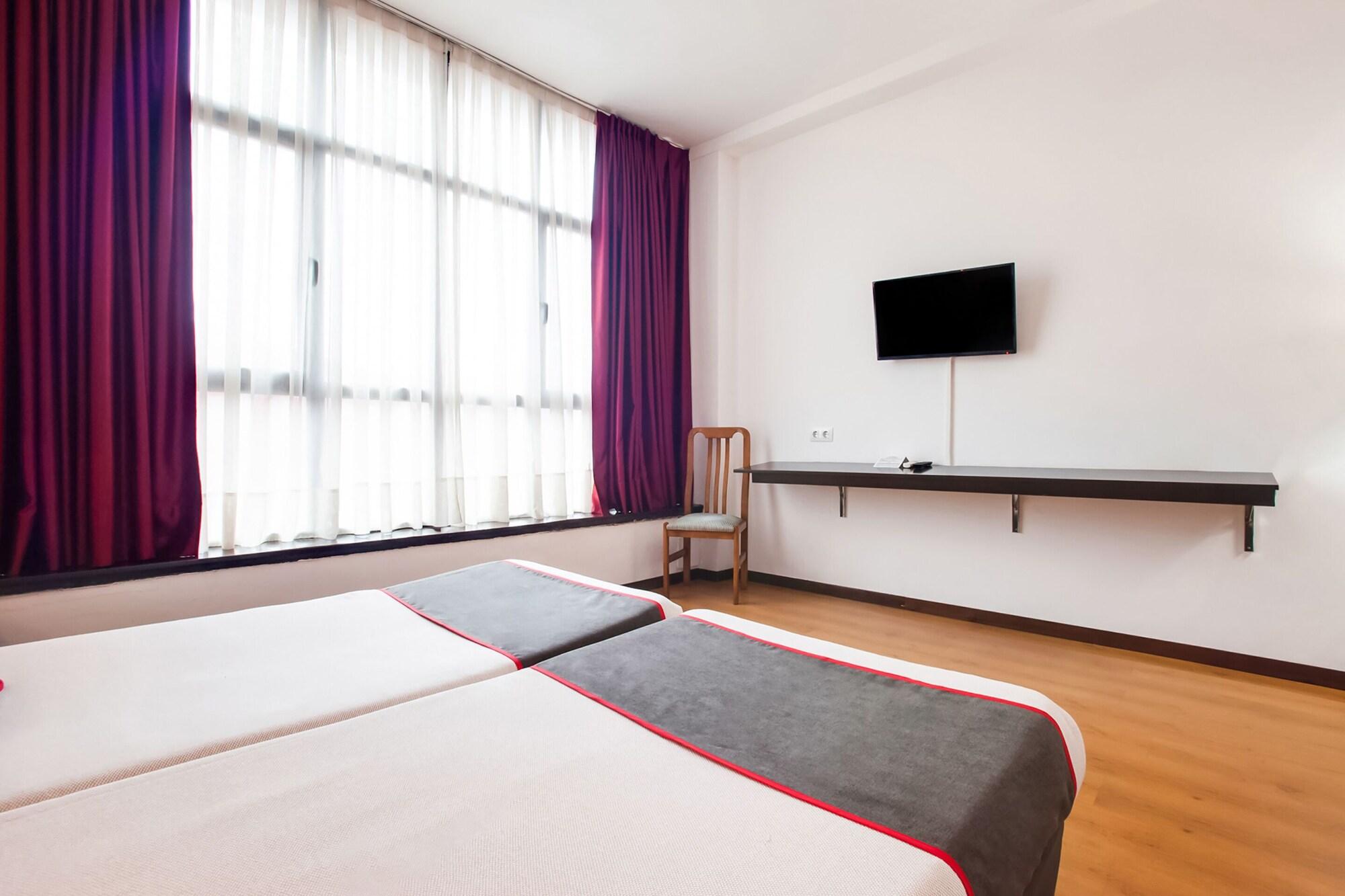 Oyo Hotel Parque Empresarial Aviles Luaran gambar